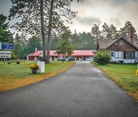 Northern Pine Inn Hayward Zewnętrze zdjęcie