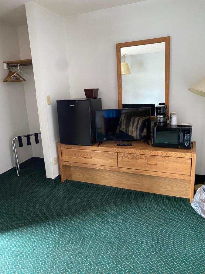 Northern Pine Inn Hayward Zewnętrze zdjęcie