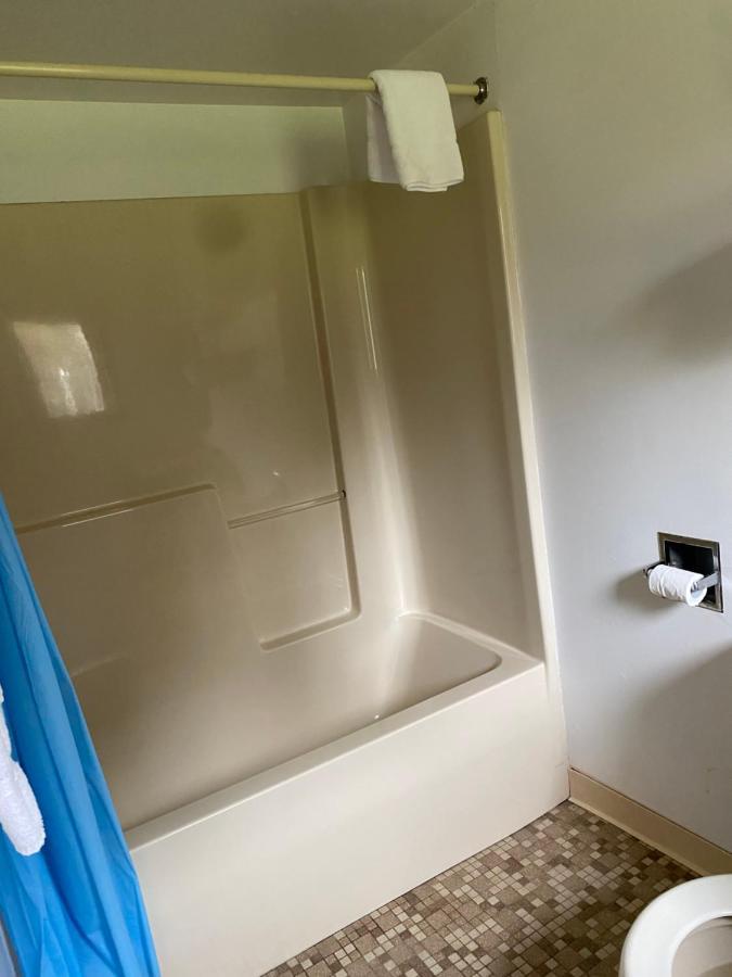 Northern Pine Inn Hayward Zewnętrze zdjęcie