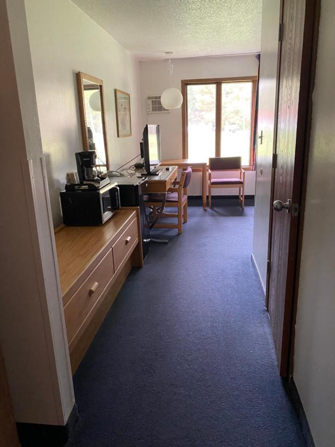 Northern Pine Inn Hayward Zewnętrze zdjęcie