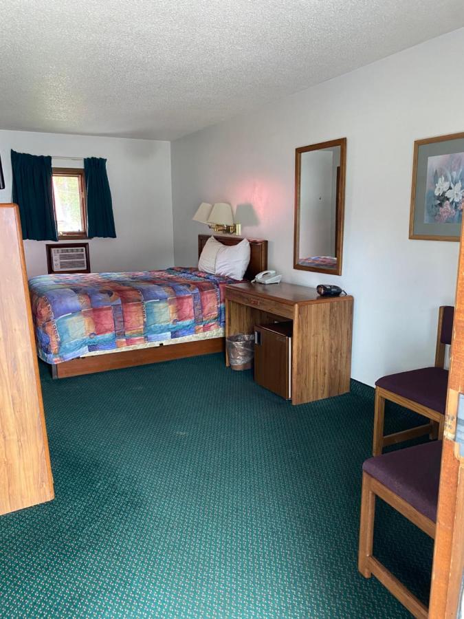 Northern Pine Inn Hayward Zewnętrze zdjęcie