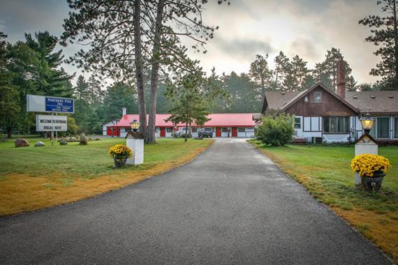 Northern Pine Inn Hayward Zewnętrze zdjęcie